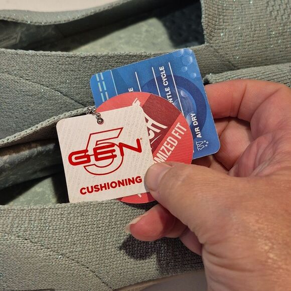 Skechers 9.5 New - Picture 4 of 9